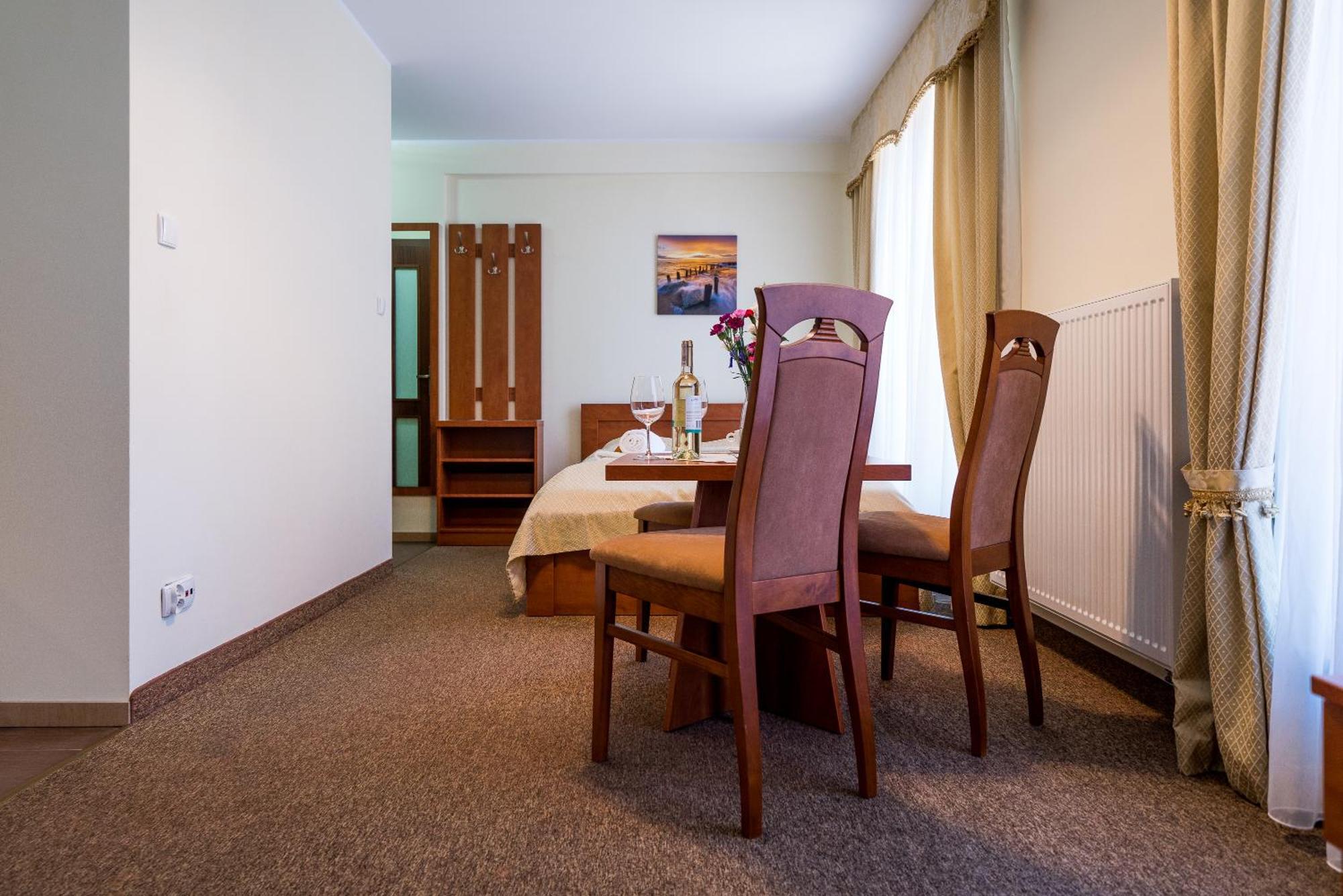 Villa Martii - Komfortowe Apartamenty Z Aneksami Kuchennymi - Spokojna Okolica, Blisko Plazy Wladyslawowo Exterior photo